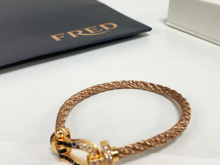 Fred Horseshoe Buckle Bracelet Jewelery #nigo96537