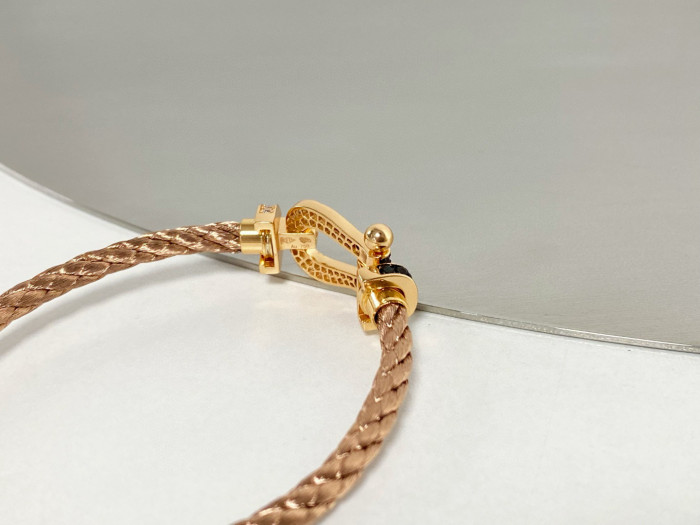 Fred Horseshoe Buckle Bracelet Jewelery #nigo96537