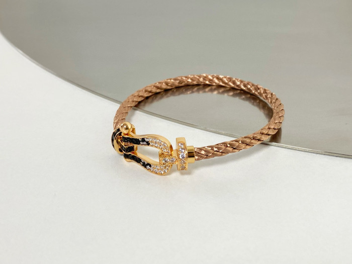 Fred Horseshoe Buckle Bracelet Jewelery #nigo96537