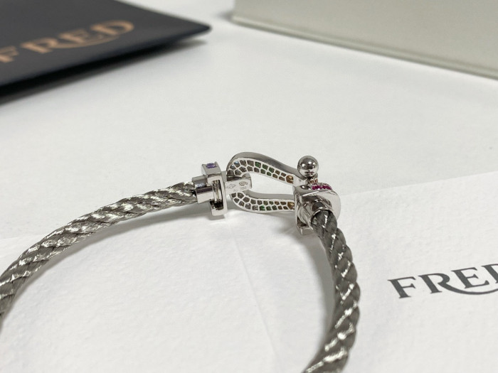 Fred Horseshoe Buckle Bracelet Jewelery #nigo96537