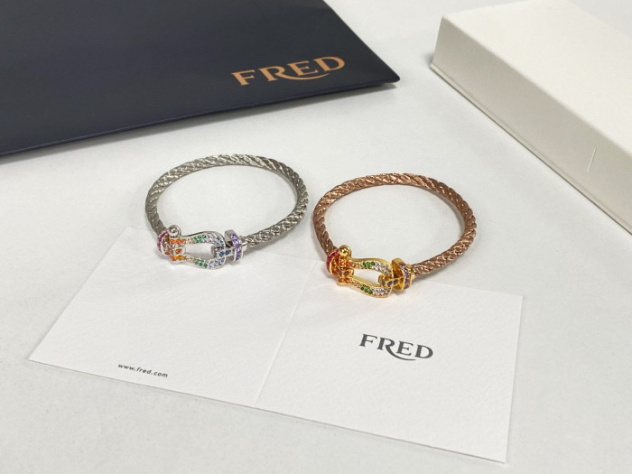 Fred Horseshoe Buckle Bracelet Jewelery #nigo96537
