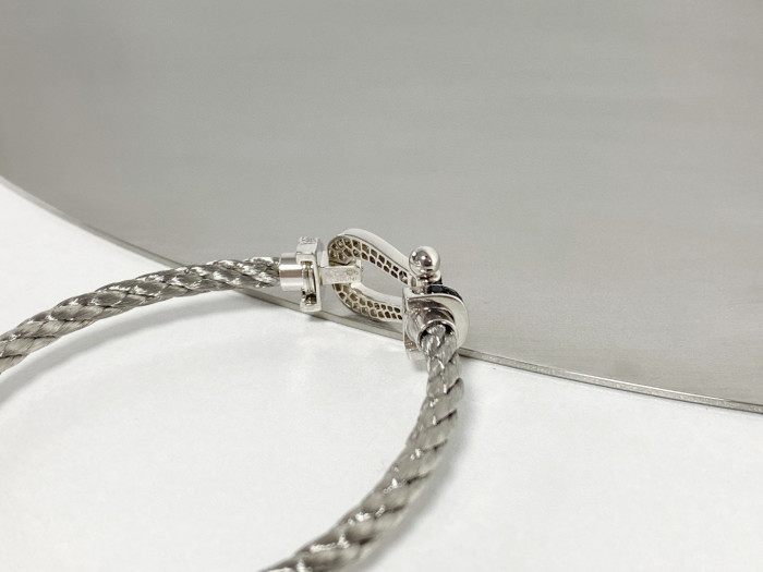 Fred Horseshoe Buckle Bracelet Jewelery #nigo96537