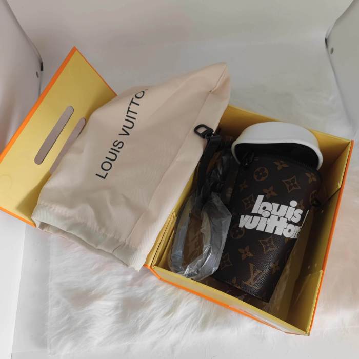 LOUIS VUITTON Full printed Nigo design cup shaped shoulder bag（44）