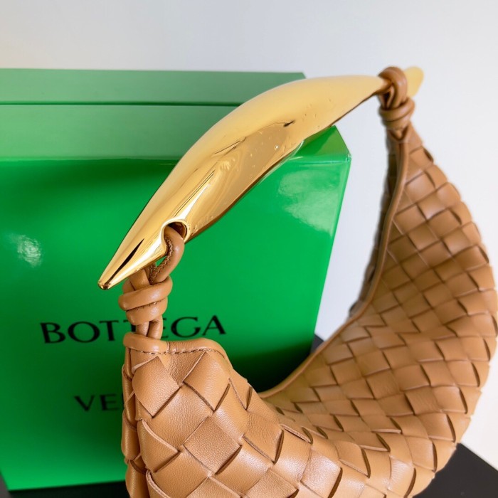 Bottega Veneta Leather Woven Hand Bag #nigo21992