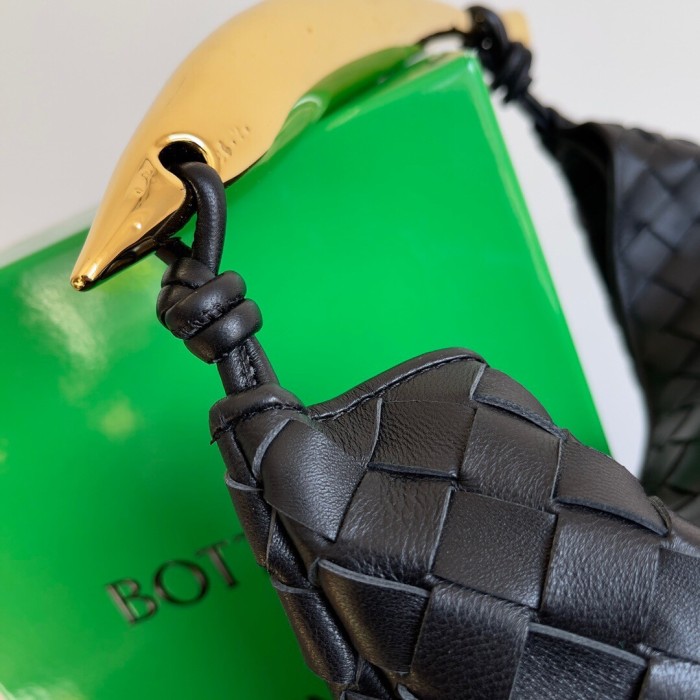 Bottega Veneta Leather Woven Hand Bag #nigo21992
