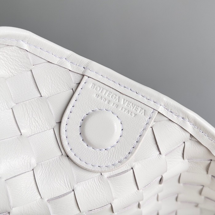 Bottega Veneta Leather Woven Hand Bag #nigo21992