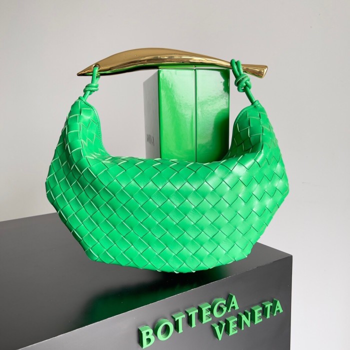 Bottega Veneta Leather Woven Hand Bag #nigo21992