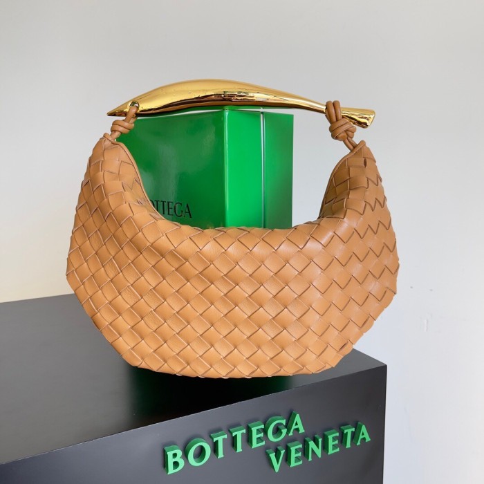 Bottega Veneta Leather Woven Hand Bag #nigo21992