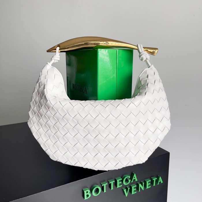 Bottega Veneta Leather Woven Hand Bag #nigo21992