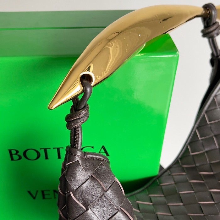 Bottega Veneta Leather Woven Hand Bag #nigo21992