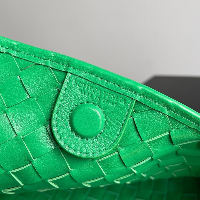 Bottega Veneta Leather Woven Hand Bag #nigo21992