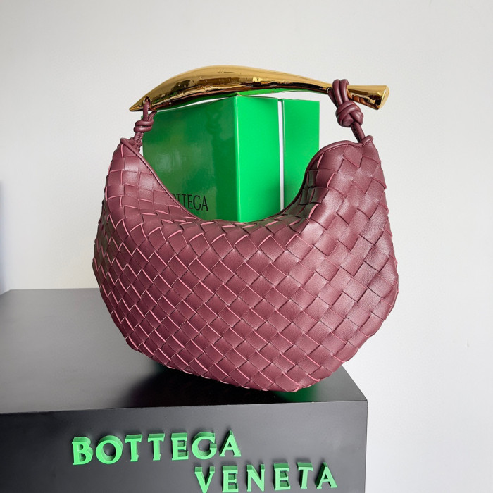 Bottega Veneta Leather Woven Hand Bag #nigo21992