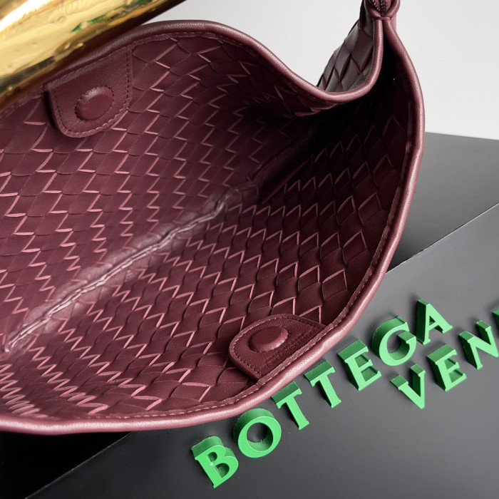 Bottega Veneta Leather Woven Hand Bag #nigo21992