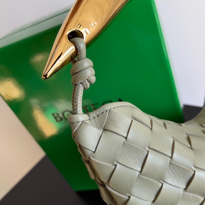 Bottega Veneta Leather Woven Hand Bag #nigo21992