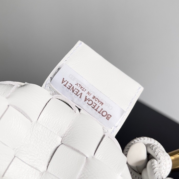 Bottega Veneta Leather Woven Hand Bag #nigo21992