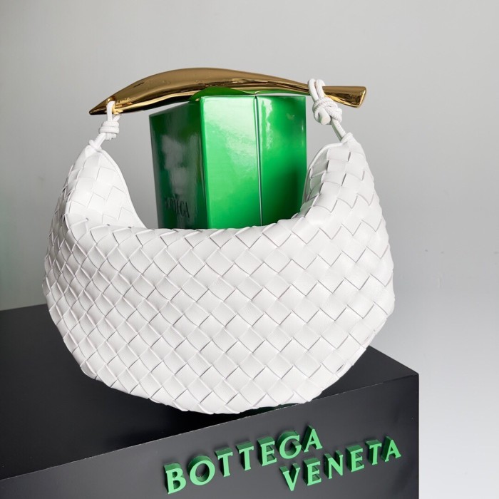 Bottega Veneta Leather Woven Hand Bag #nigo21992