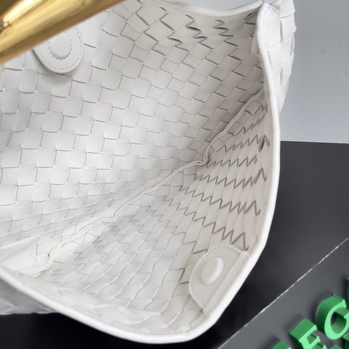 Bottega Veneta Leather Woven Hand Bag #nigo21992