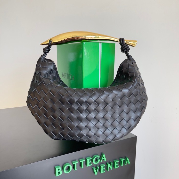 Bottega Veneta Leather Woven Hand Bag #nigo21992