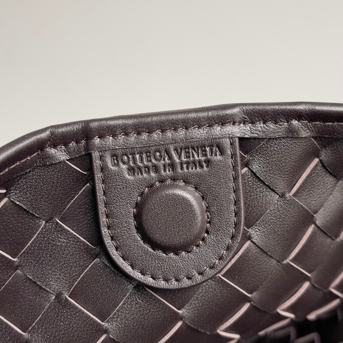 Bottega Veneta Leather Woven Hand Bag #nigo21992