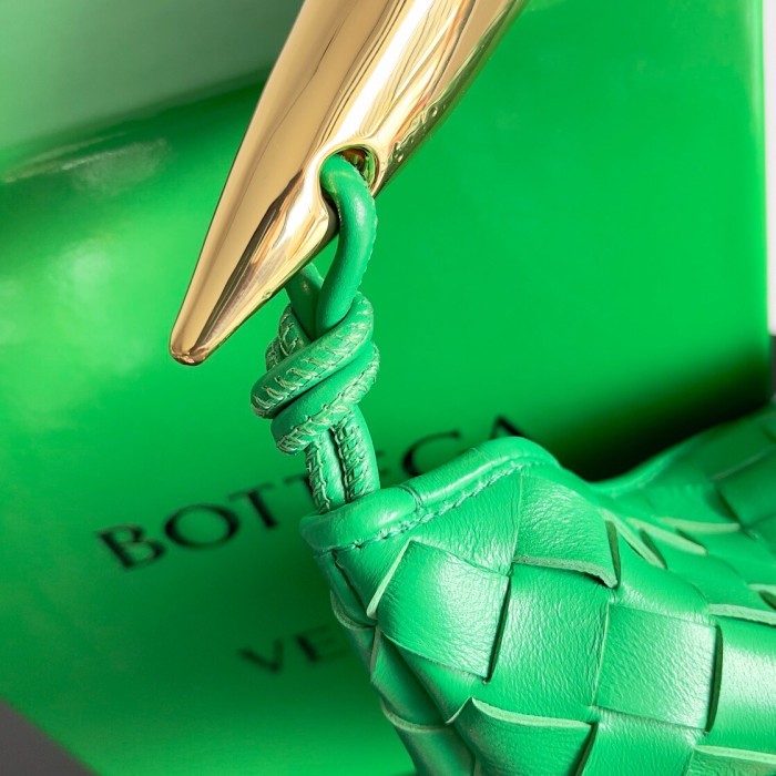 Bottega Veneta Leather Woven Hand Bag #nigo21992
