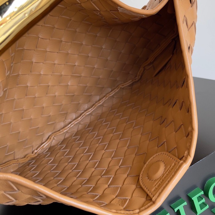 Bottega Veneta Leather Woven Hand Bag #nigo21992