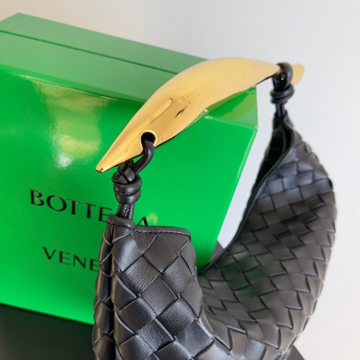 Bottega Veneta Leather Woven Hand Bag #nigo21992