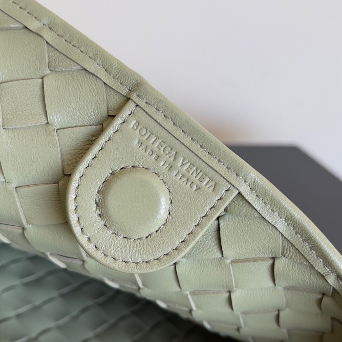 Bottega Veneta Leather Woven Hand Bag #nigo21992