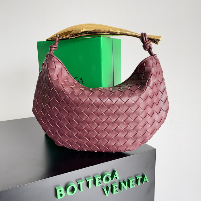 Bottega Veneta Leather Woven Hand Bag #nigo21992