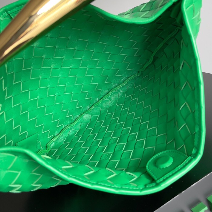 Bottega Veneta Leather Woven Hand Bag #nigo21992
