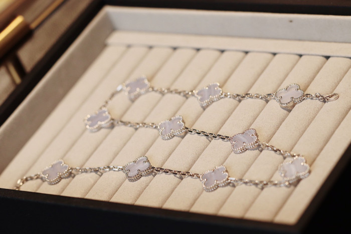 Van Cleef & Arpels Vintage Alhambra Necklace Jewelry #nigo96695