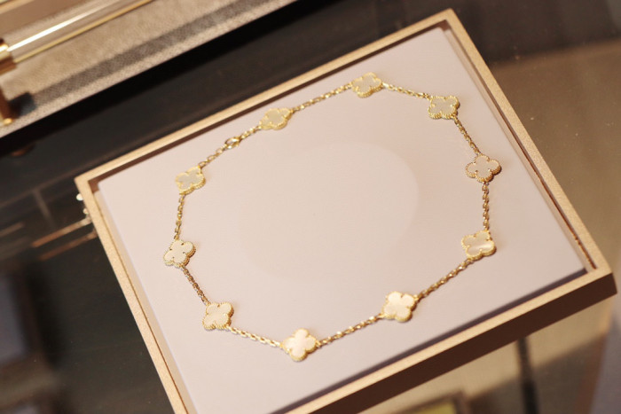 Van Cleef & Arpels Vintage Alhambra Necklace Jewelry #nigo96695