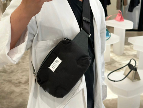 Maison Margiela Men's Black Glam Slam Zipper Closure Adjustable Shoulder Strap Nylon Calfskin Sports Bags Crossbody Shoulder Bag #nigo96869