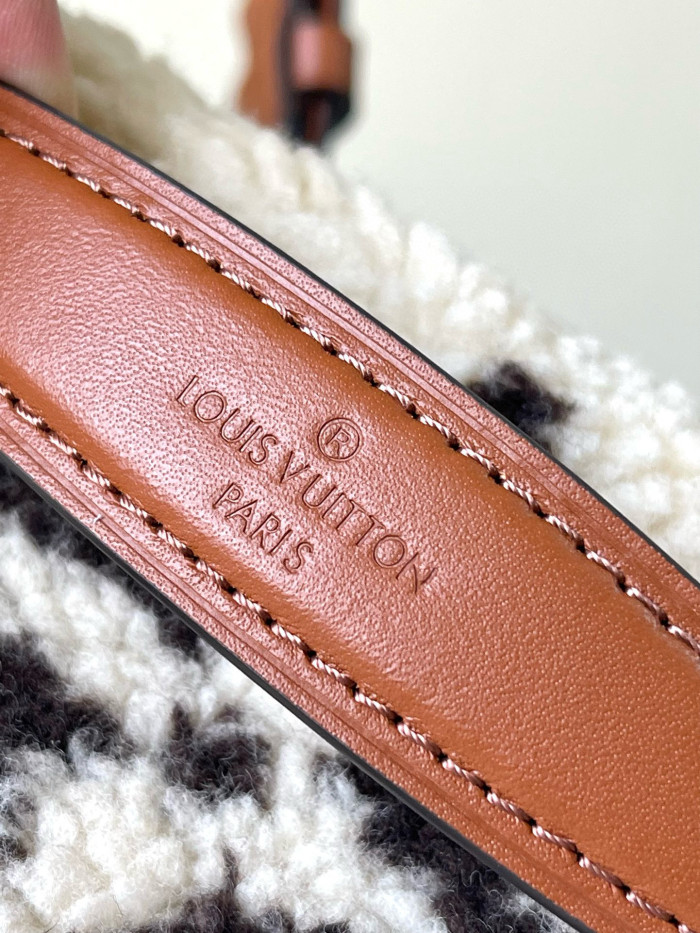 NIGO Louis Vuitton Women's Beige Monogrammed Logo Adjustable Shoulder Strap Wool Leather Waist Bag #nigo97338