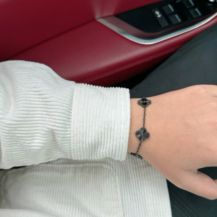 NIGO Van Cleef&Arpels Four Leaf Clover Bracelet Jewelry #nigo97466