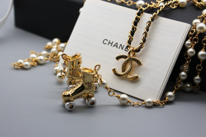 NIGO Chanel Women's Roller Skate Pendant Pearl Necklace Jewelry #nigo99253