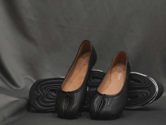 NIGO Maison Margiela Women's Solid Leather Shallow Flat Split Toe Shoes #nigo99533