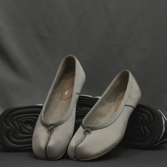 NIGO Maison Margiela Women's Solid Leather Shallow Flat Split Toe Shoes #nigo99533