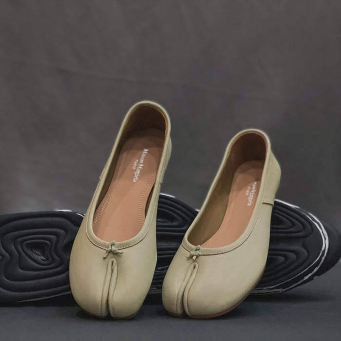 NIGO Maison Margiela Women's Solid Leather Shallow Flat Split Toe Shoes #nigo99533