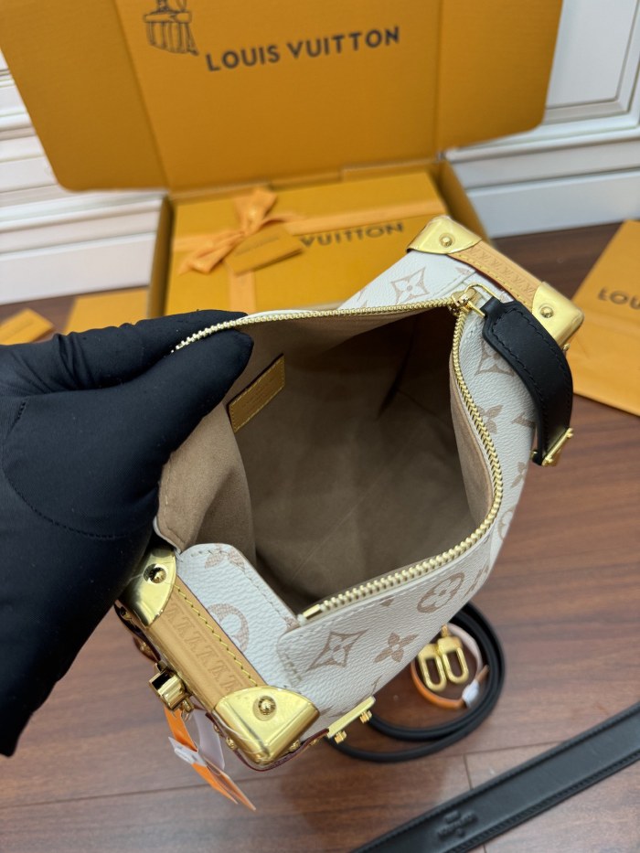 NIGO Side Trunk Louis Vuitton Women's Beige Removable Adjustable Shoulder Strap S Lock Zipper Closure Canvas Spell Leather Handbag Shoulder Slanting Bag #nigo99754