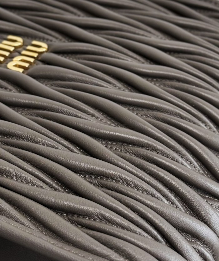 NIGO MiuMiu Women Solid Color Metal Engraved Logo Detachable Adjustable Leather Shoulder Strap Sheepskin Single Shoulder Slanting Handbag Bag Bags #nigo99851