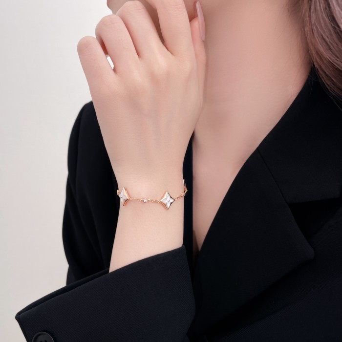 NIGO Louis Vuitton COLOR BLOSSOM BB MULTI-MOTIFS Women's Shell Diamond Set Bracelet Jewelry #nigo72411