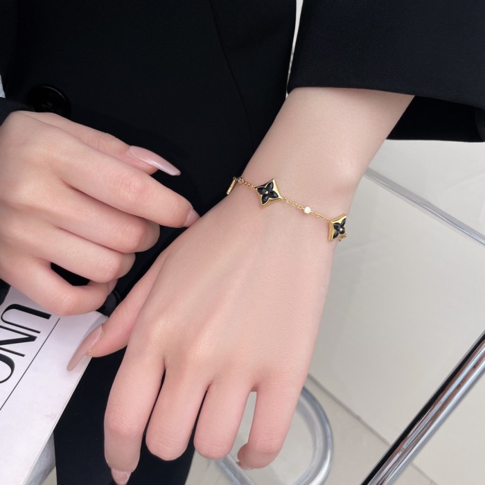 NIGO Louis Vuitton COLOR BLOSSOM BB MULTI-MOTIFS Women's Shell Diamond Set Bracelet Jewelry #nigo72411
