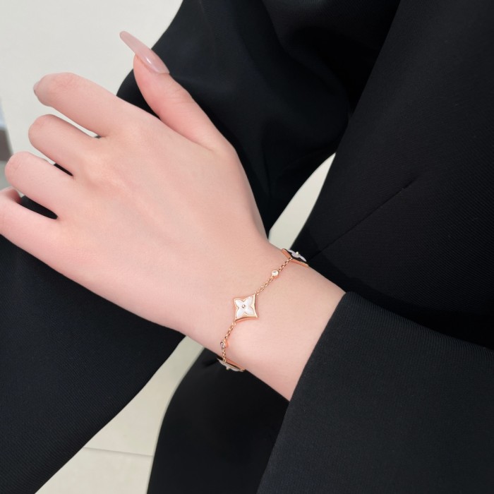 NIGO Louis Vuitton COLOR BLOSSOM BB MULTI-MOTIFS Women's Shell Diamond Set Bracelet Jewelry #nigo72411