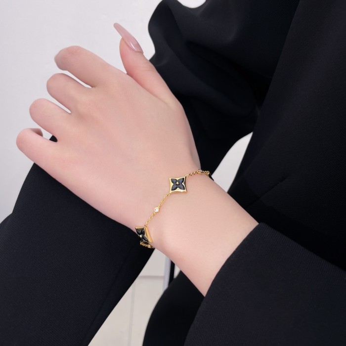 NIGO Louis Vuitton COLOR BLOSSOM BB MULTI-MOTIFS Women's Shell Diamond Set Bracelet Jewelry #nigo72411