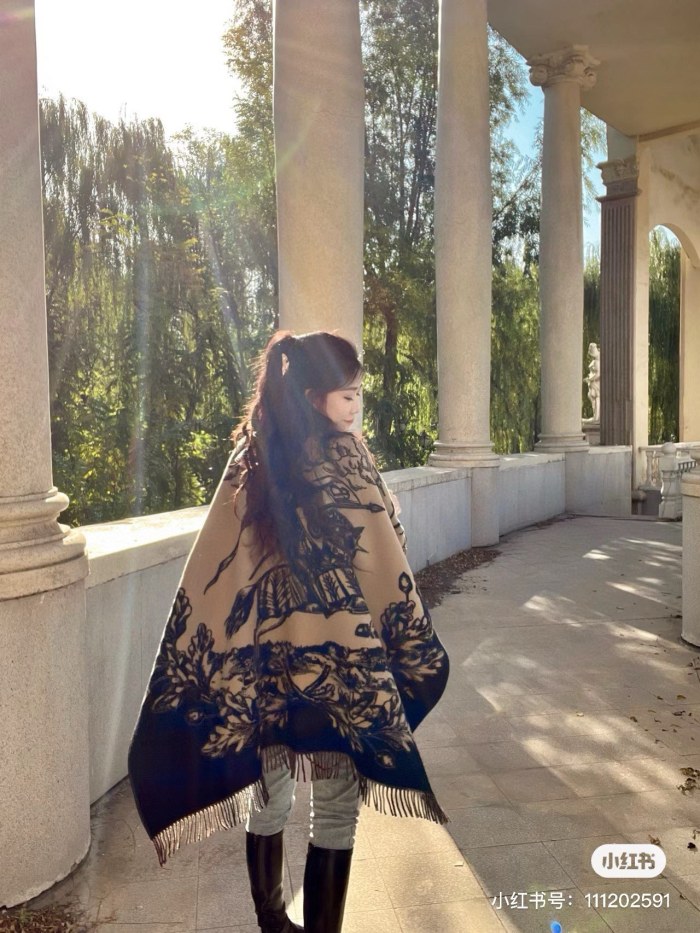 NIGO Women's Reversible Swan Kingdom Jacquard Cashmere Shawl Poncho #nigo72513