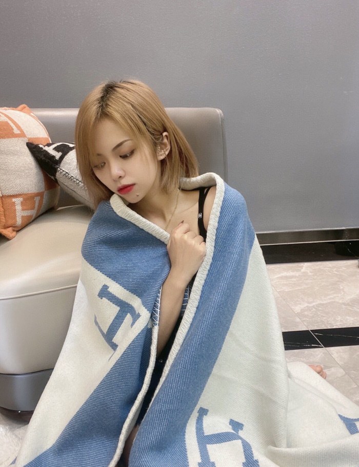 NIGO Hermes Color Blocking Plaid Logo Cozy Fashion Wool Blanket Simple Elegant Light Blanket #nigo71387