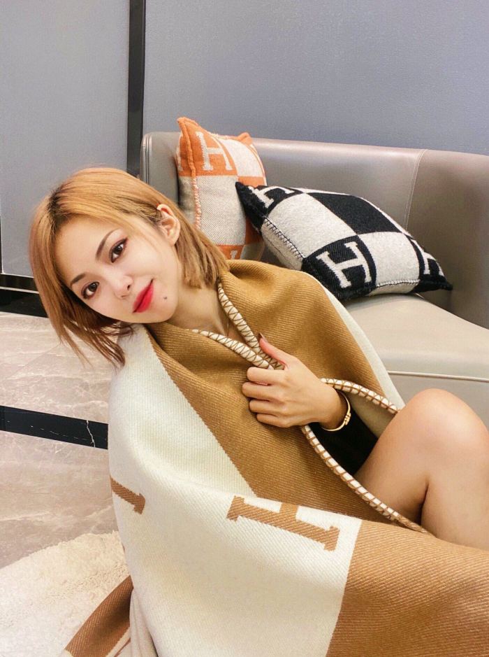 NIGO Hermes Color Blocking Plaid Logo Cozy Fashion Wool Blanket Simple Elegant Light Blanket #nigo71387