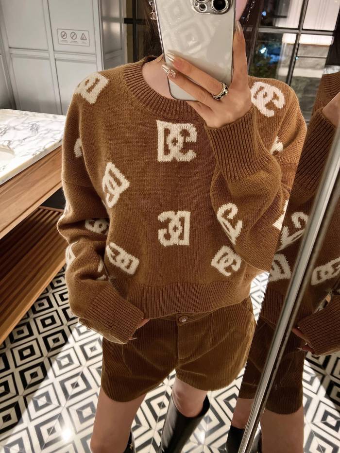 NIGO Dolce&Gabbana Women's Spring and Autumn Khaki Wool Crew Neck Sweater Pullover #nigo72659