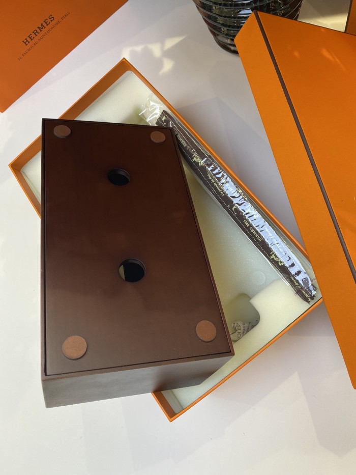 NIGO Hermes Fashion Simple Solid Color Solid Wood Smooth Calfskin Magnetic Box Cover Leisure Tissue Box #nigo71546