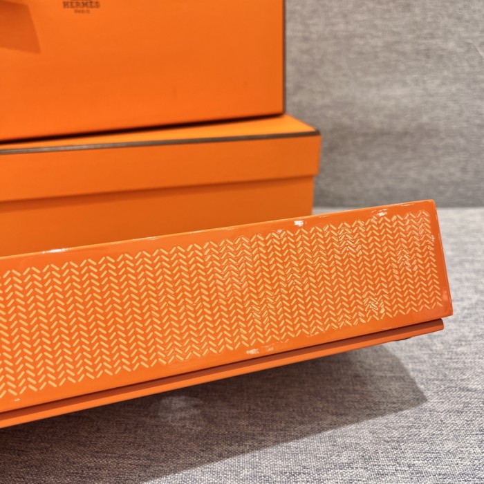 NIGO Hermes Handmade Lacquer Carved Wooden Square and Rectangular Tissue Box Calfskin Overlay Furniture Decorations Accessories #nigo71591